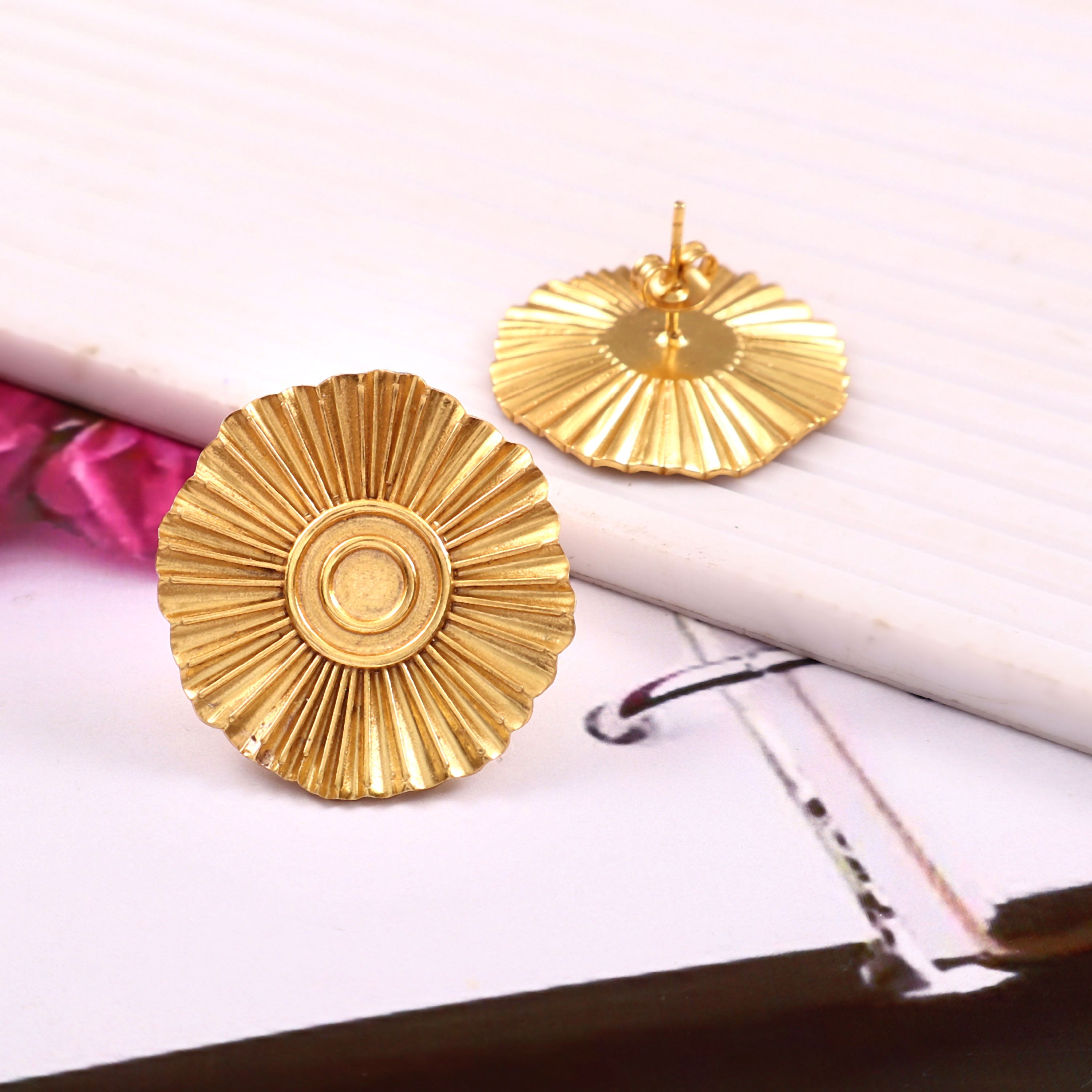 Sunburst Studds