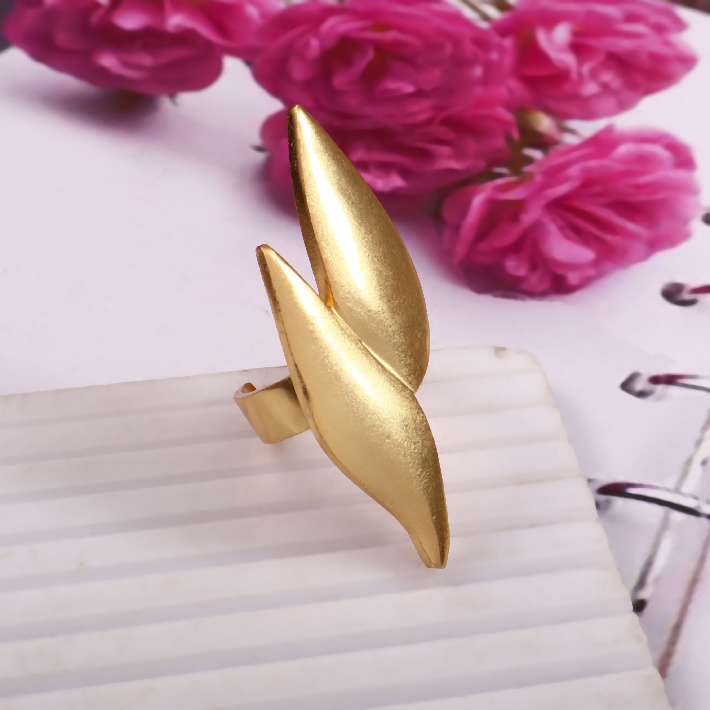 Regal Cuve Ring